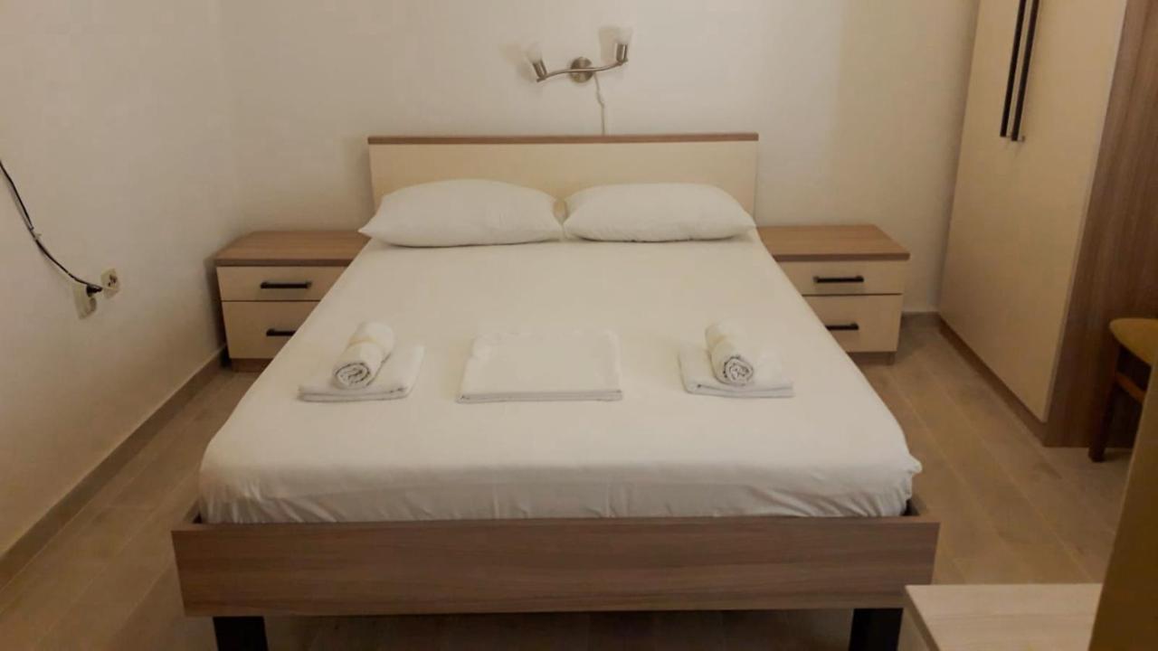 Apartments Dragica Milna  Eksteriør billede