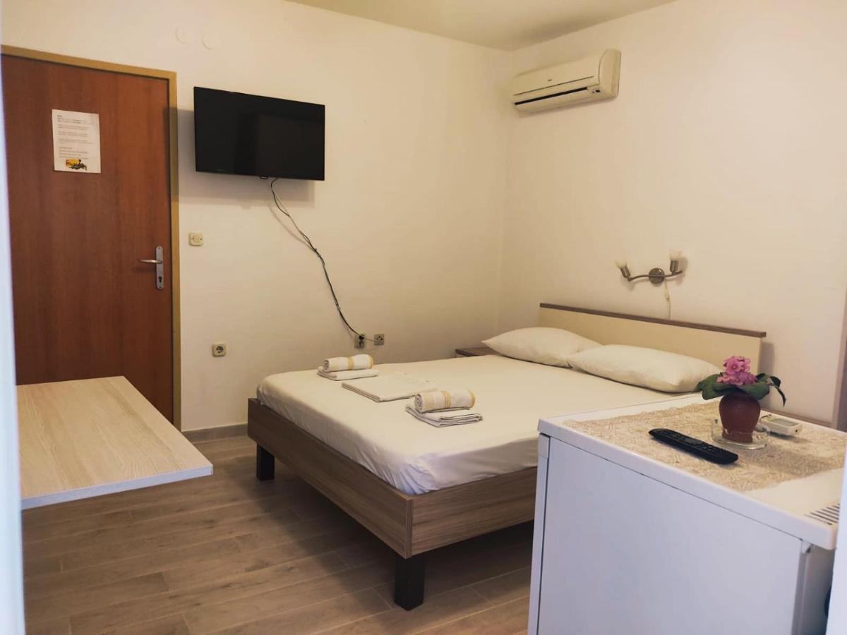 Apartments Dragica Milna  Eksteriør billede