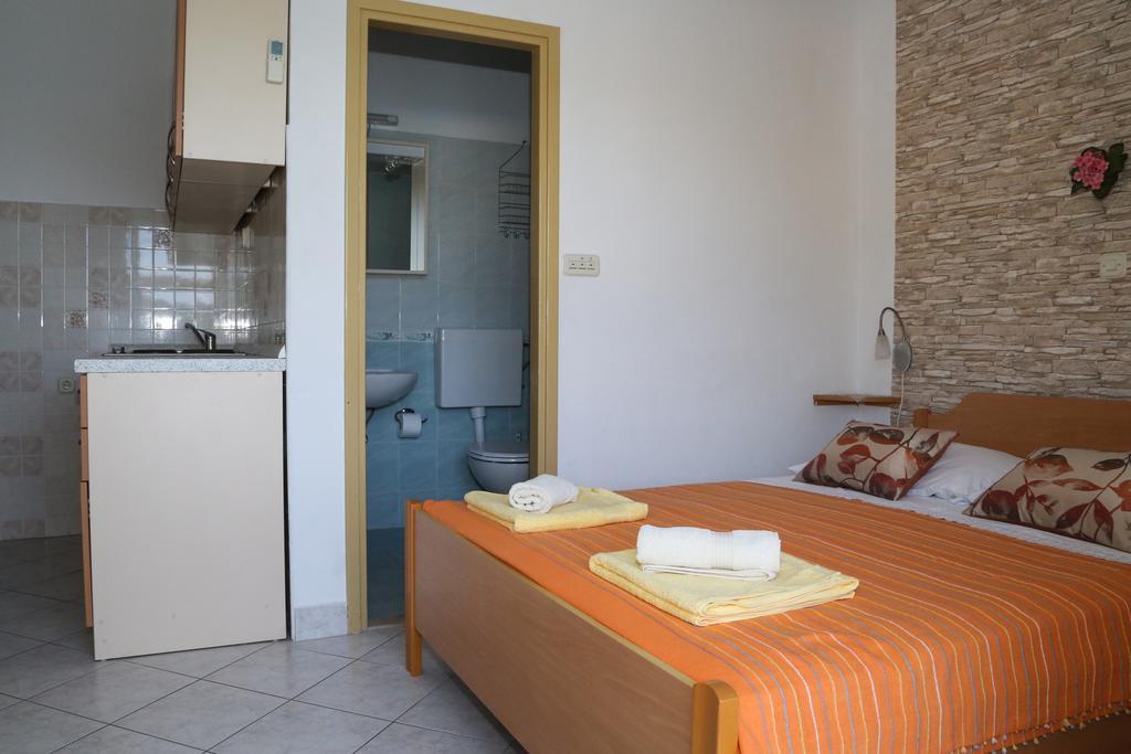 Apartments Dragica Milna  Eksteriør billede