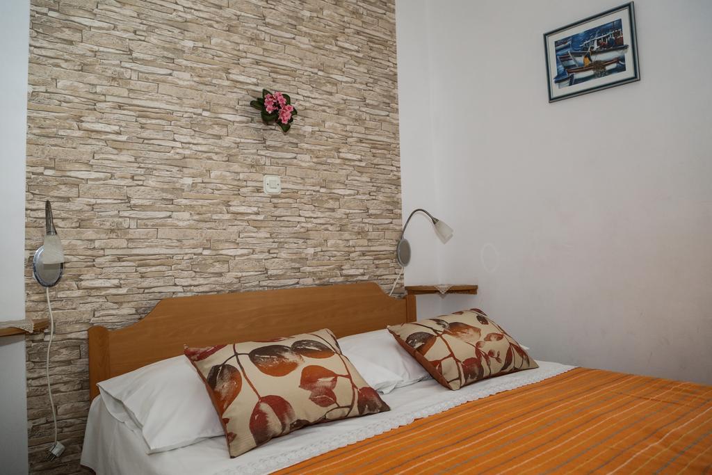 Apartments Dragica Milna  Eksteriør billede