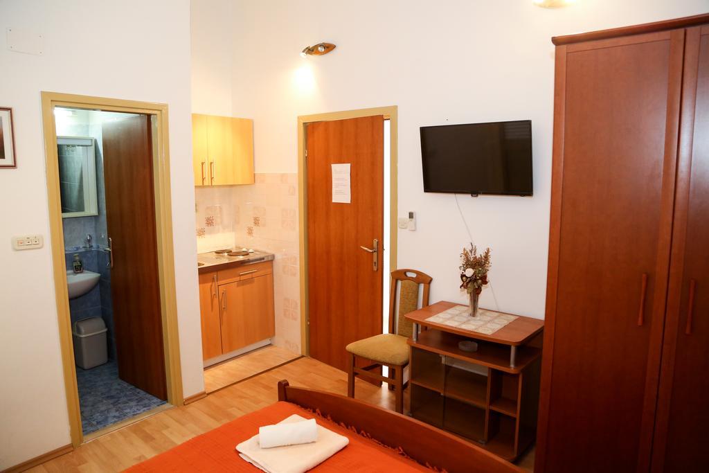 Apartments Dragica Milna  Eksteriør billede