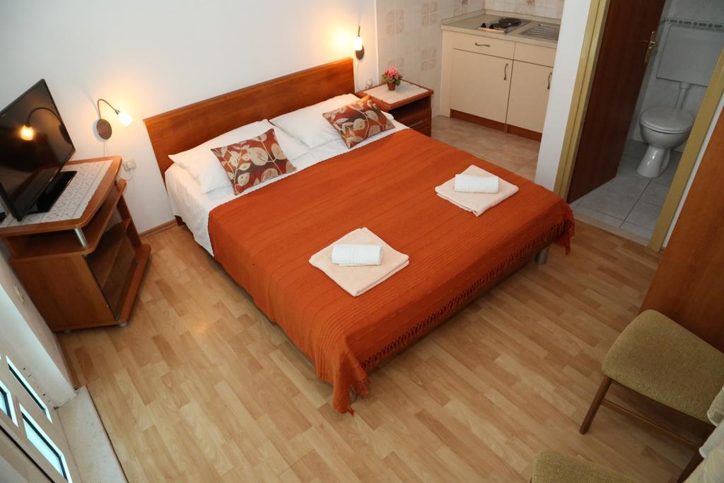 Apartments Dragica Milna  Eksteriør billede