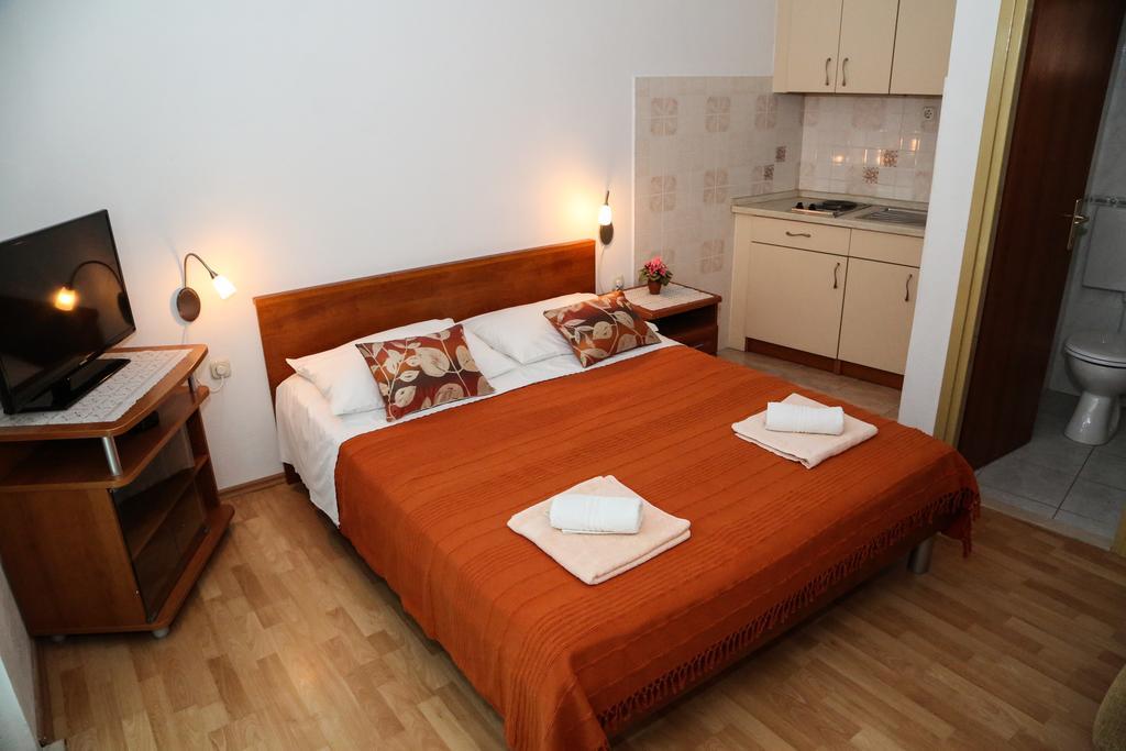 Apartments Dragica Milna  Eksteriør billede